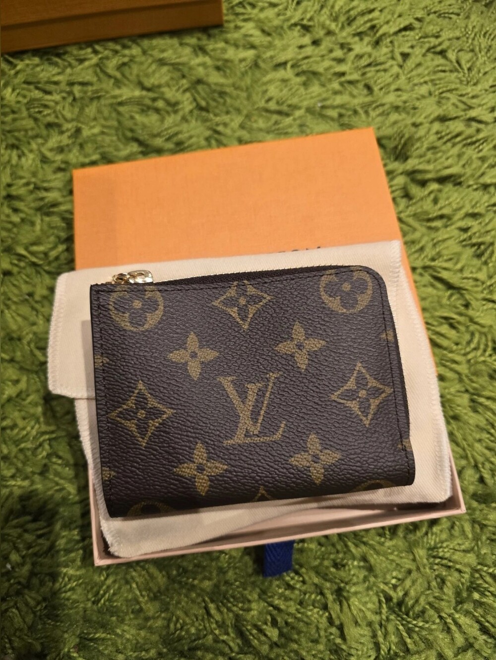 Louis Vuitton Noa Compact Wallet